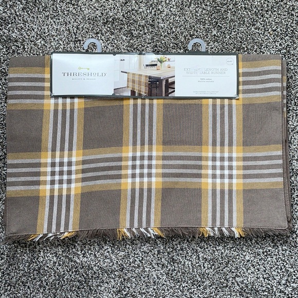 Threshold quality & design Other - NWT.  Table Runner.  Extended Length & Width.